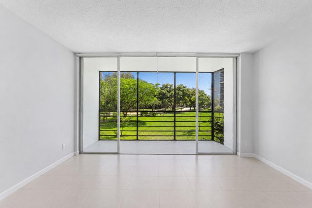 20500 W Country Club Drive 210, Aventura, FL 33180