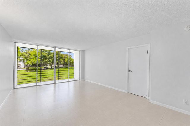 20500 W Country Club Drive 210, Aventura, FL 33180