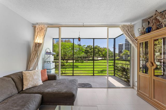 20500 W Country Club Drive 210, Aventura, FL 33180
