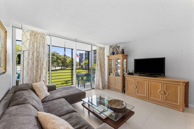 20500 W Country Club Drive 210, Aventura, FL 33180