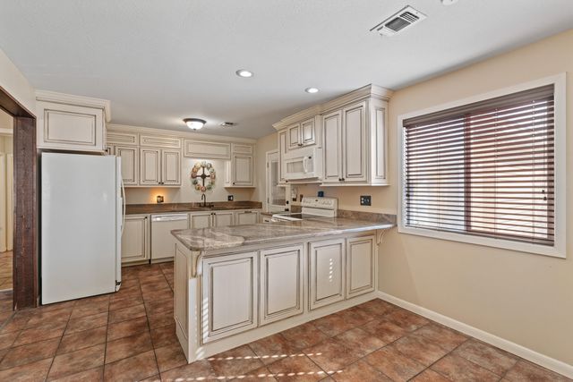 17 Brock Rd., Hattiesburg, MS 39401