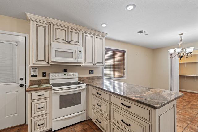 17 Brock Rd., Hattiesburg, MS 39401