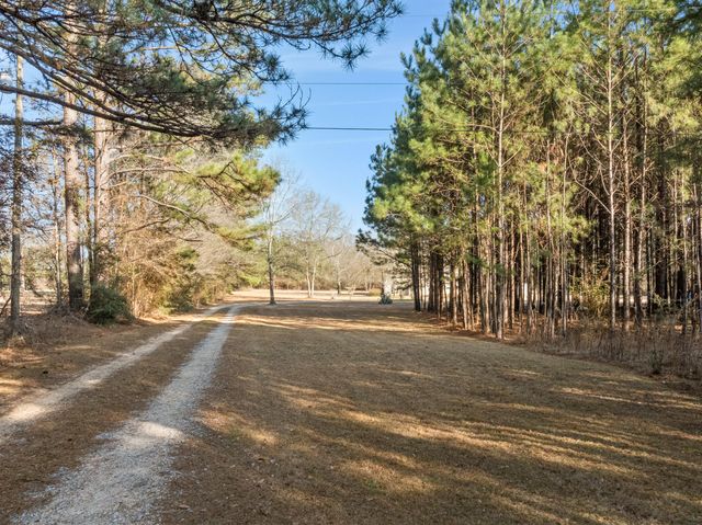 17 Brock Rd., Hattiesburg, MS 39401