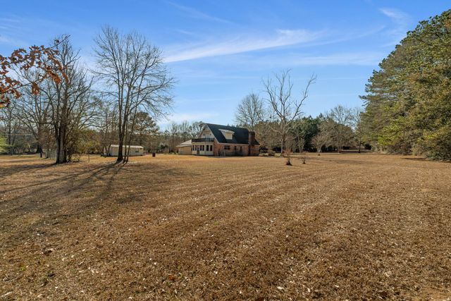 17 Brock Rd., Hattiesburg, MS 39401