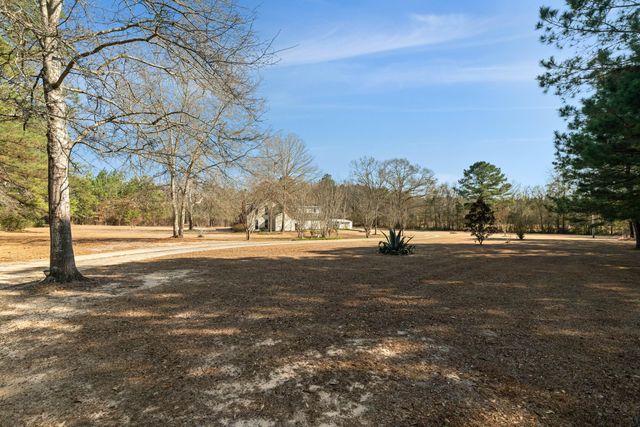 17 Brock Rd., Hattiesburg, MS 39401