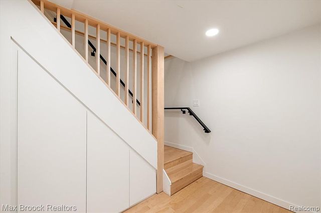 16026 Lauderdale Avenue, Beverly Hills, MI 48025