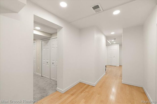 16026 Lauderdale Avenue, Beverly Hills, MI 48025