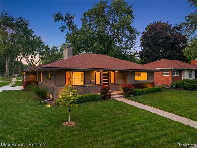 16026 Lauderdale Avenue, Beverly Hills, MI 48025
