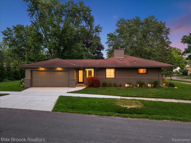 16026 Lauderdale Avenue, Beverly Hills, MI 48025