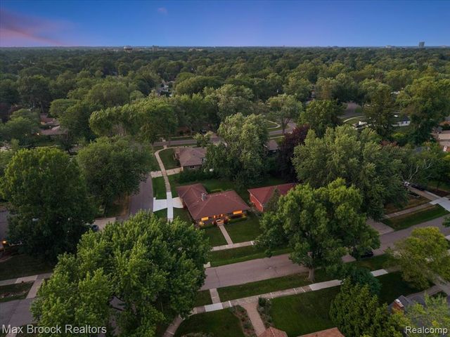 16026 Lauderdale Avenue, Beverly Hills, MI 48025
