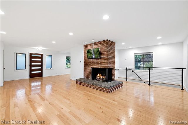 16026 Lauderdale Avenue, Beverly Hills, MI 48025