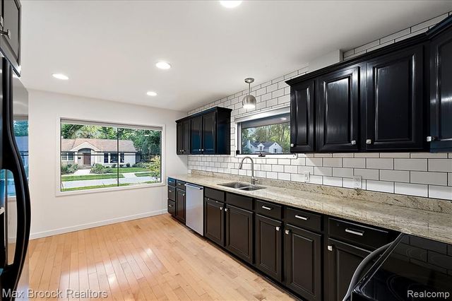 16026 Lauderdale Avenue, Beverly Hills, MI 48025