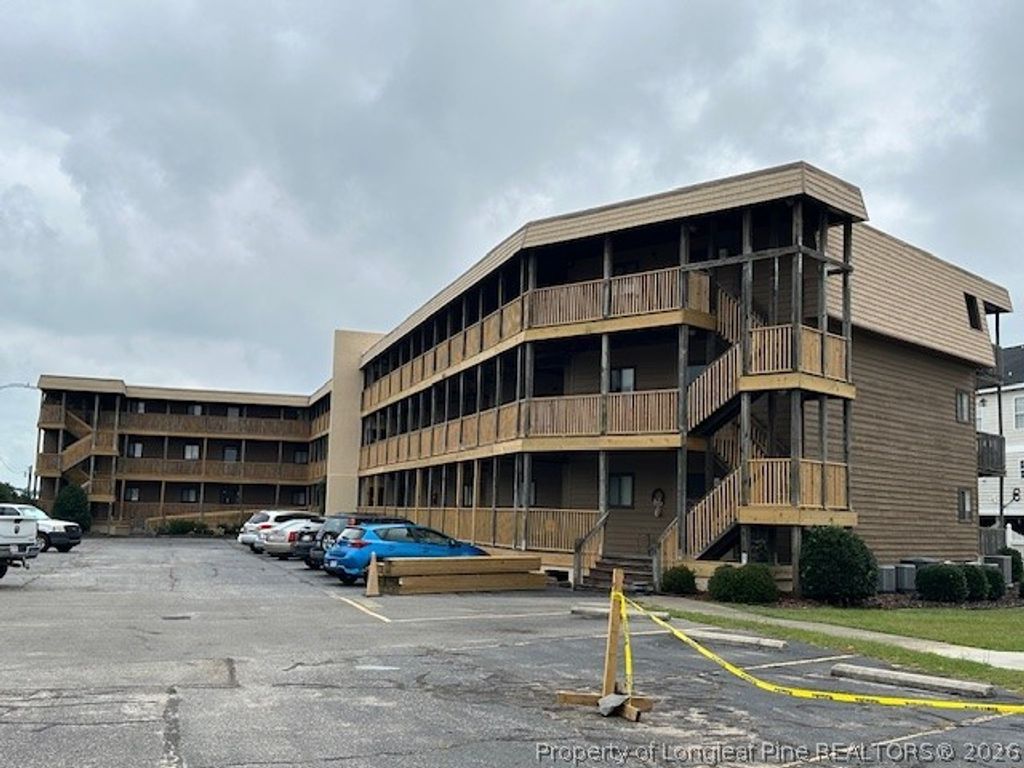 110 Lake Place Condo Drive, Elizabethtown, NC 28337 — exterior