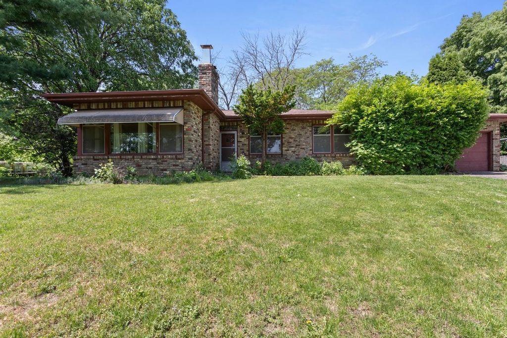 1895 Fairview Avenue N, Falcon Heights, MN 55113