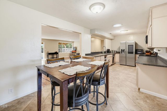 208 Kings Way, Central Point, OR 97502