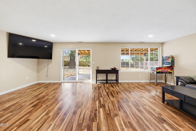 208 Kings Way, Central Point, OR 97502