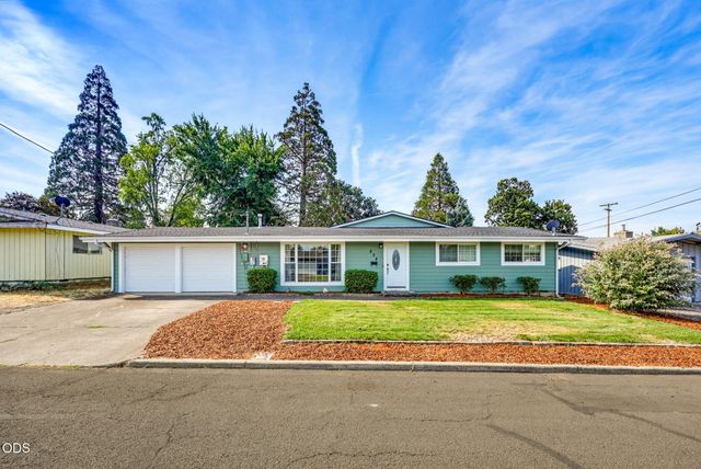 208 Kings Way, Central Point, OR 97502