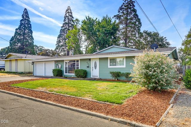 208 Kings Way, Central Point, OR 97502