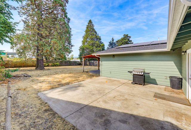 208 Kings Way, Central Point, OR 97502