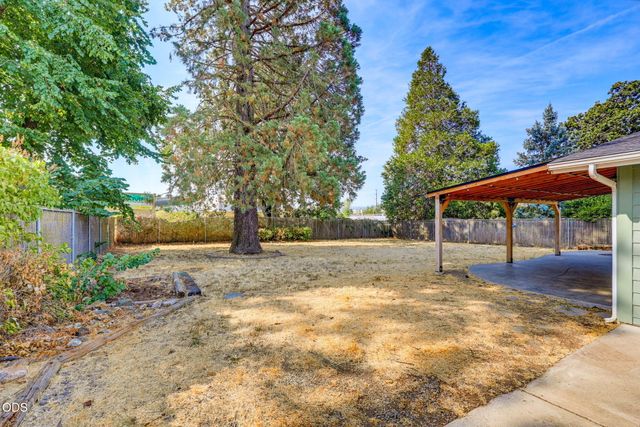 208 Kings Way, Central Point, OR 97502