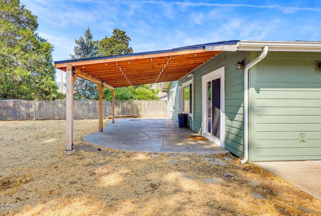208 Kings Way, Central Point, OR 97502