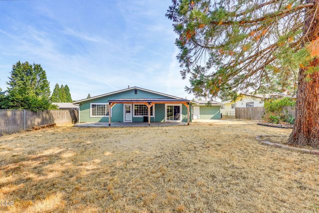208 Kings Way, Central Point, OR 97502