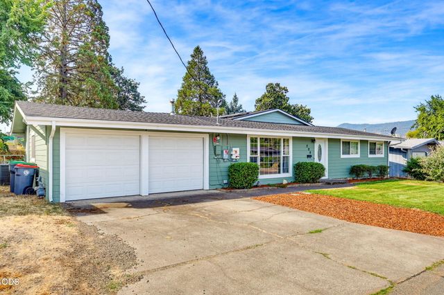 208 Kings Way, Central Point, OR 97502