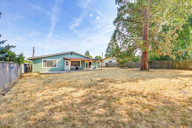 208 Kings Way, Central Point, OR 97502