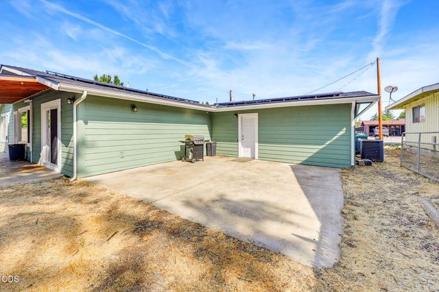208 Kings Way, Central Point, OR 97502
