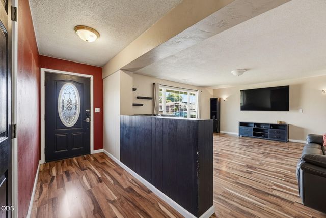 208 Kings Way, Central Point, OR 97502