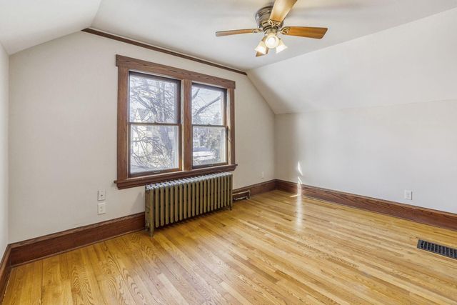 1002 Earl Street, Saint Paul, MN 55106