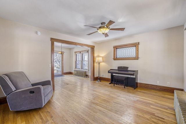 1002 Earl Street, Saint Paul, MN 55106