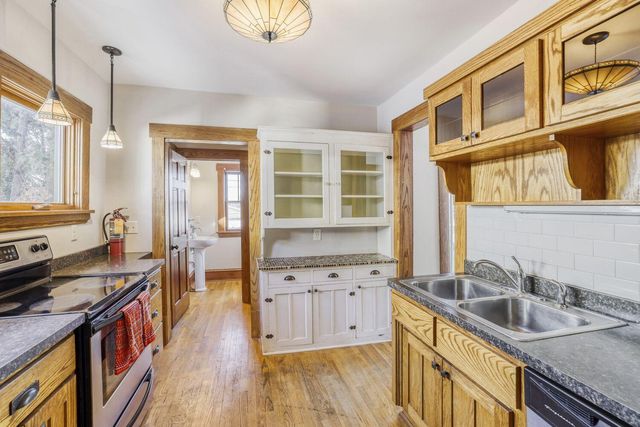 1002 Earl Street, Saint Paul, MN 55106