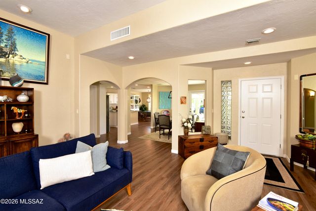 1138 W Masters Circle W, Tucson, AZ 85737