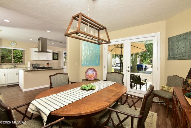 1138 W Masters Circle W, Tucson, AZ 85737