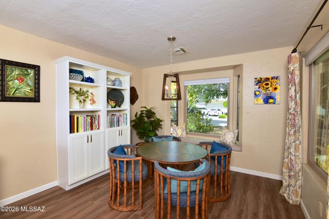 1138 W Masters Circle W, Tucson, AZ 85737