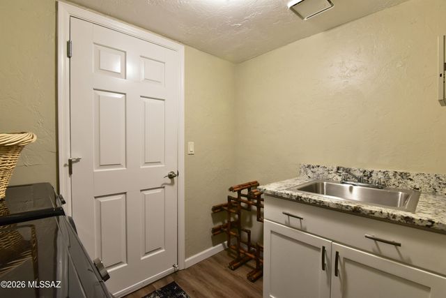 1138 W Masters Circle W, Tucson, AZ 85737