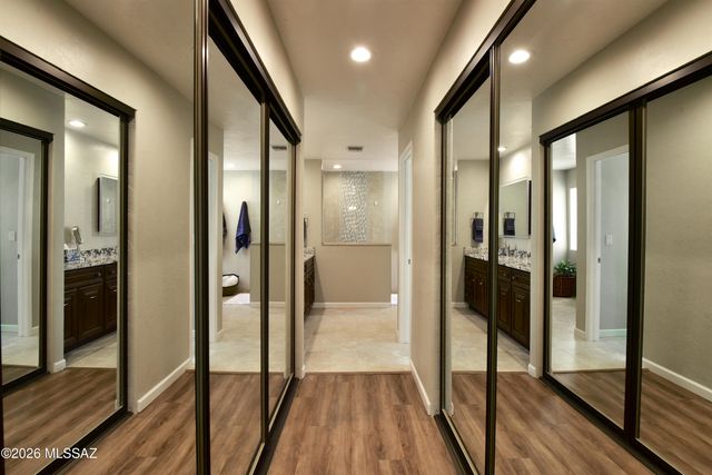 1138 W Masters Circle W, Tucson, AZ 85737