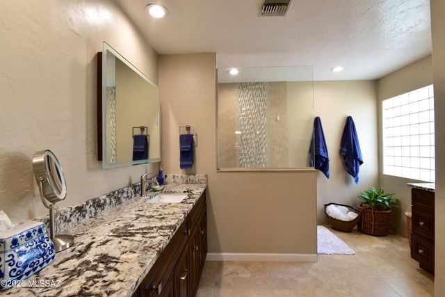 1138 W Masters Circle W, Tucson, AZ 85737