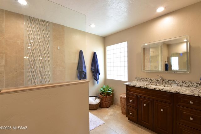 1138 W Masters Circle W, Tucson, AZ 85737