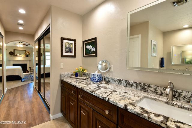 1138 W Masters Circle W, Tucson, AZ 85737