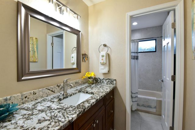 1138 W Masters Circle W, Tucson, AZ 85737