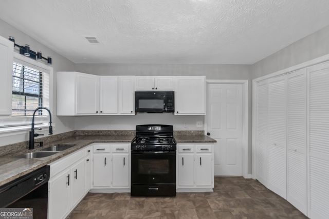 321 Summerwood Lane, Stockbridge, GA 30281