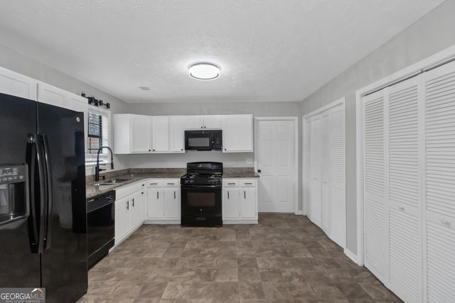 321 Summerwood Lane, Stockbridge, GA 30281