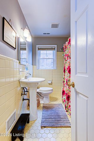 1855 Gresham Rd, Louisville, KY 40205