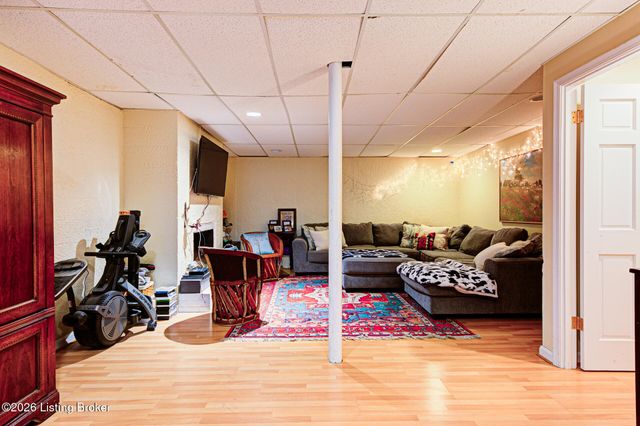 1855 Gresham Rd, Louisville, KY 40205