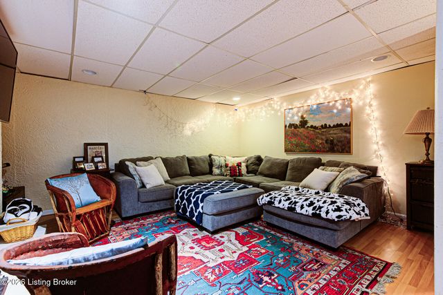 1855 Gresham Rd, Louisville, KY 40205