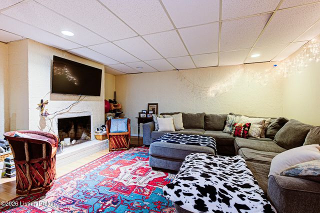 1855 Gresham Rd, Louisville, KY 40205