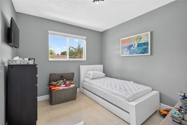 1271 W 78th Street, Hialeah, FL 33014