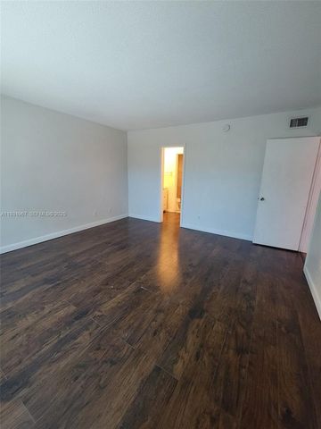 4321 NW 9th Avenue 102, Deerfield Beach, FL 33064